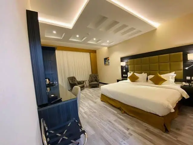 الصورة 2 من 4