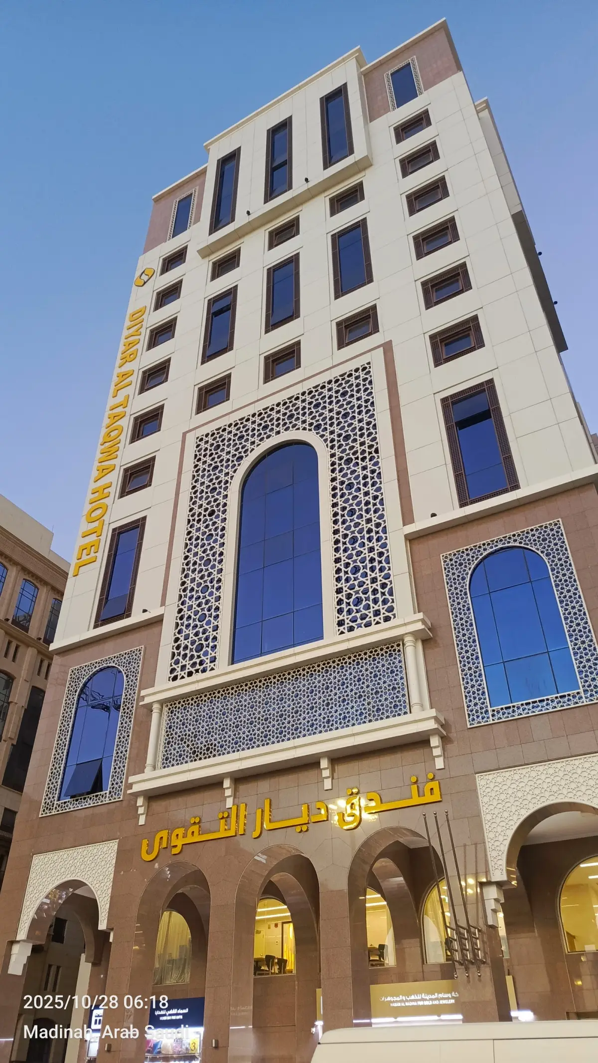 الصورة 1 من 8