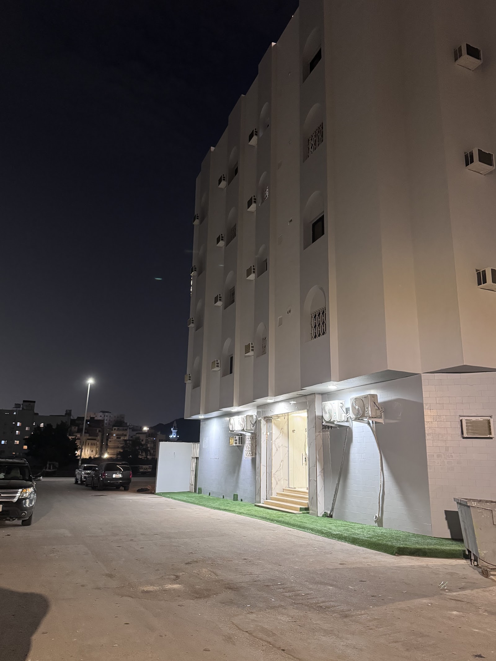 الصورة 1 من 8