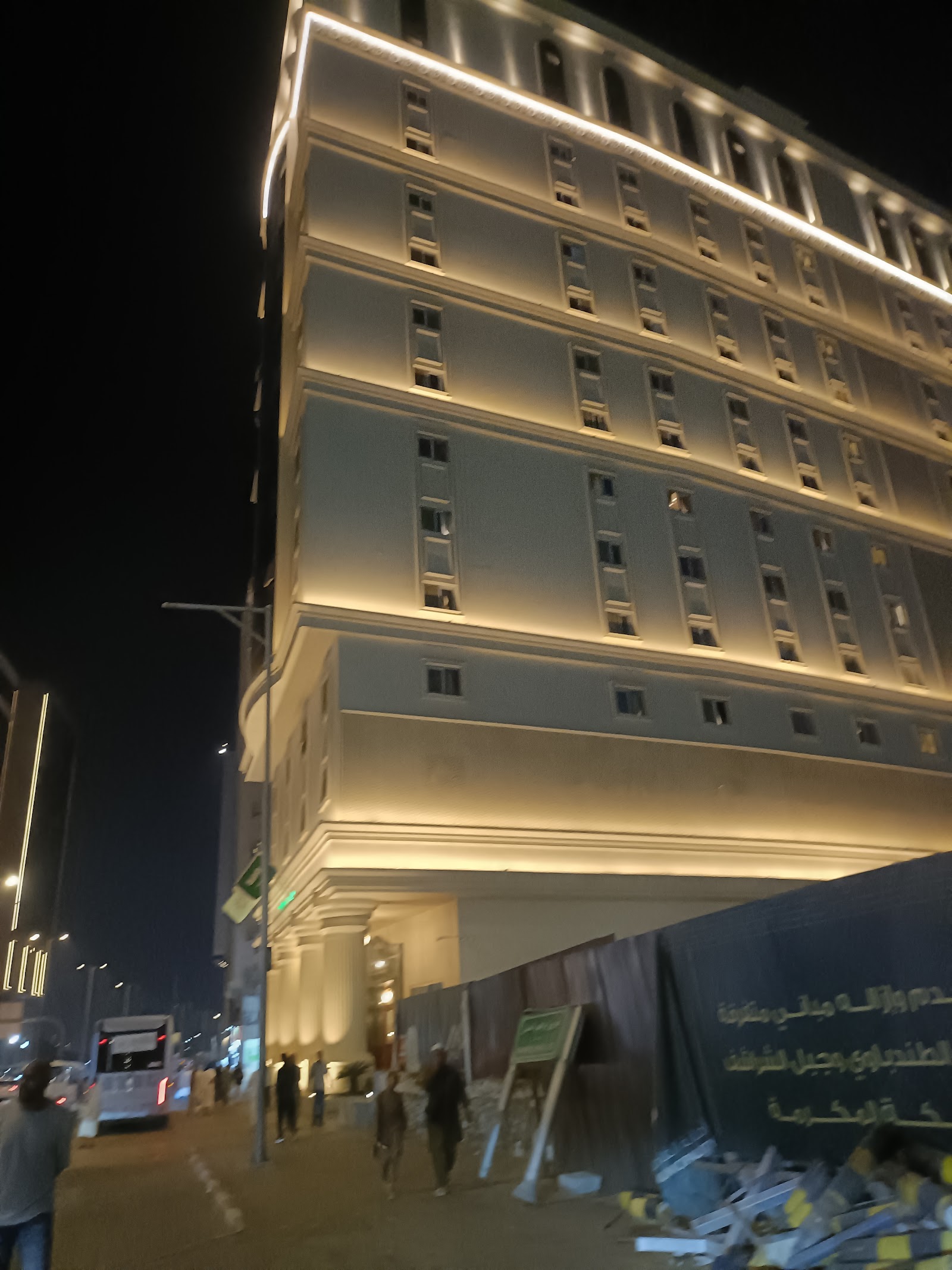 الصورة 4 من 8