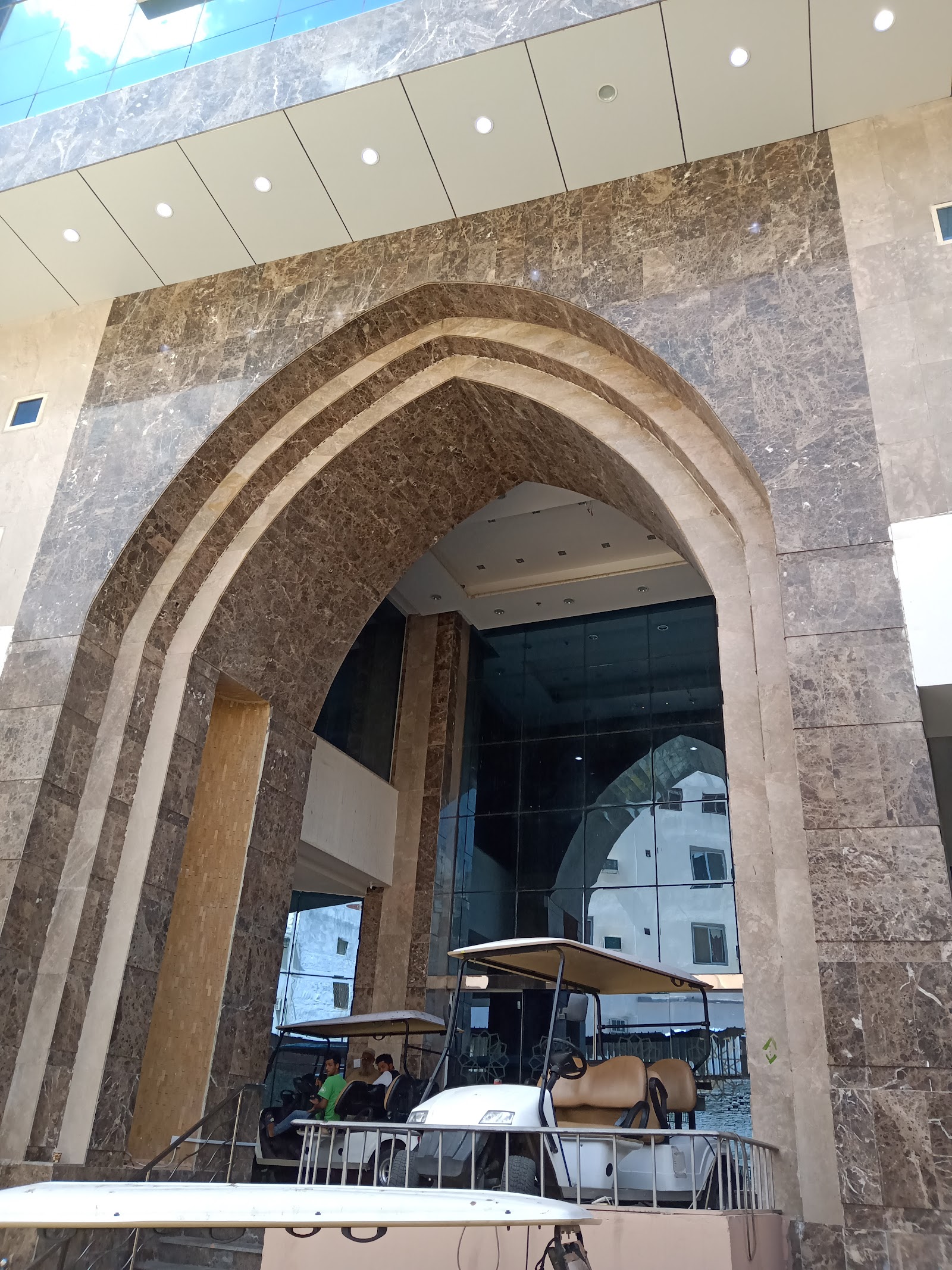 الصورة 1 من 8