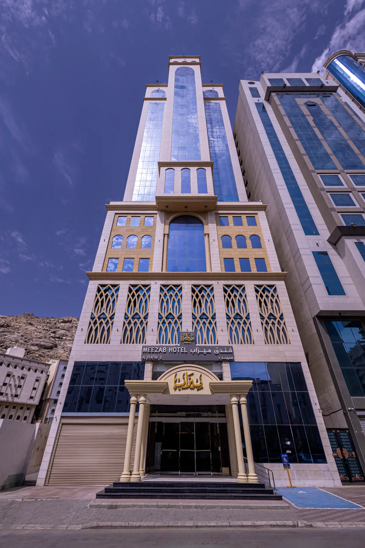 الصورة 1 من 8