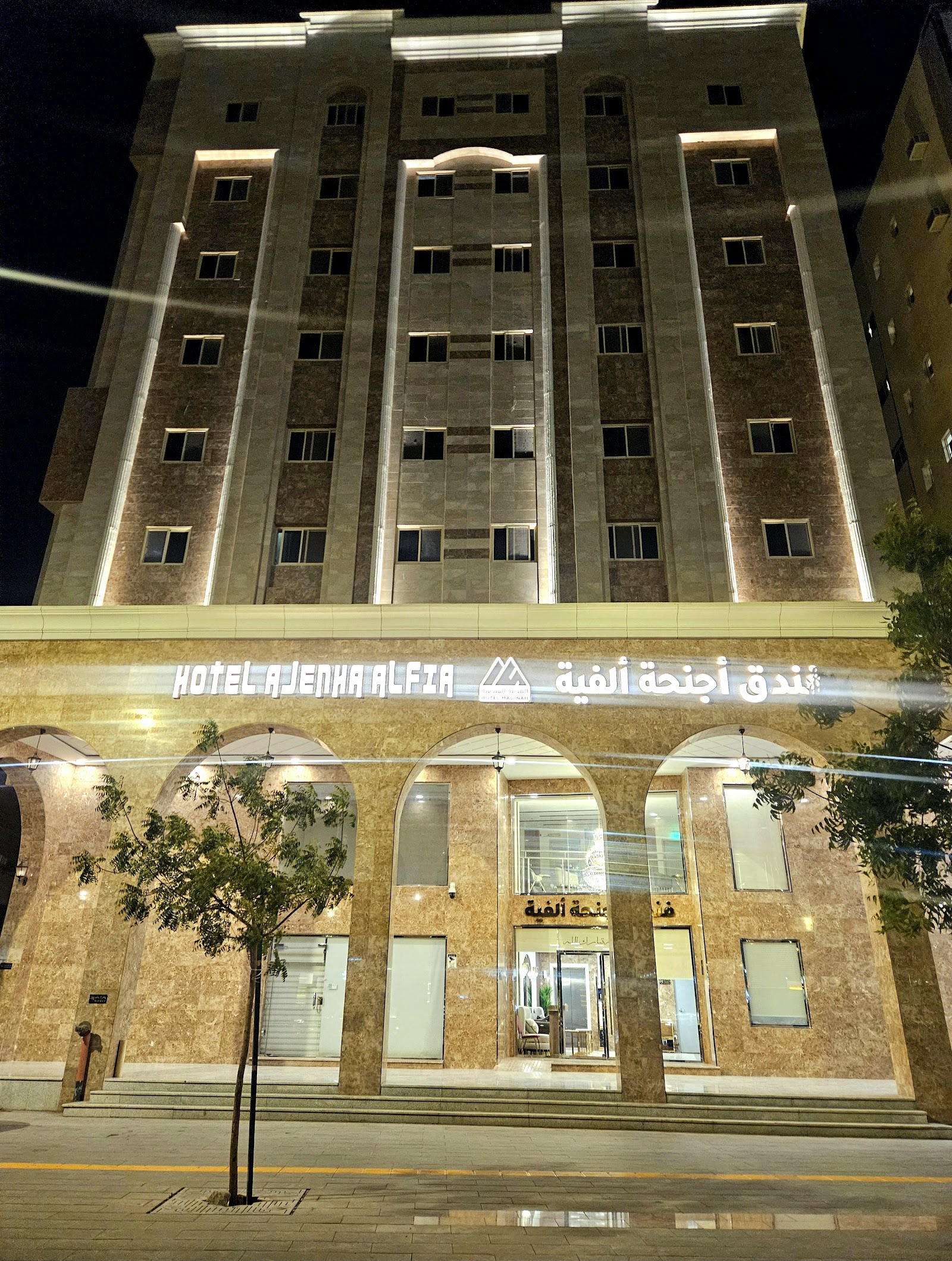 Image 4 of 8