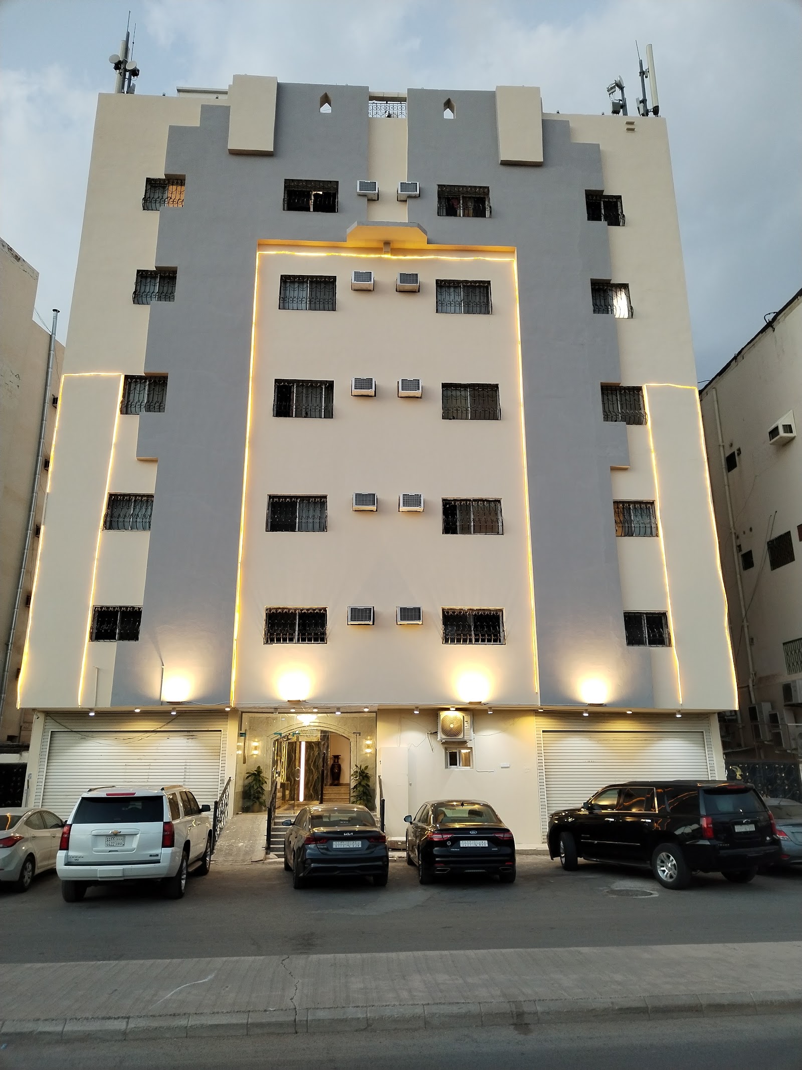 الصورة 1 من 8